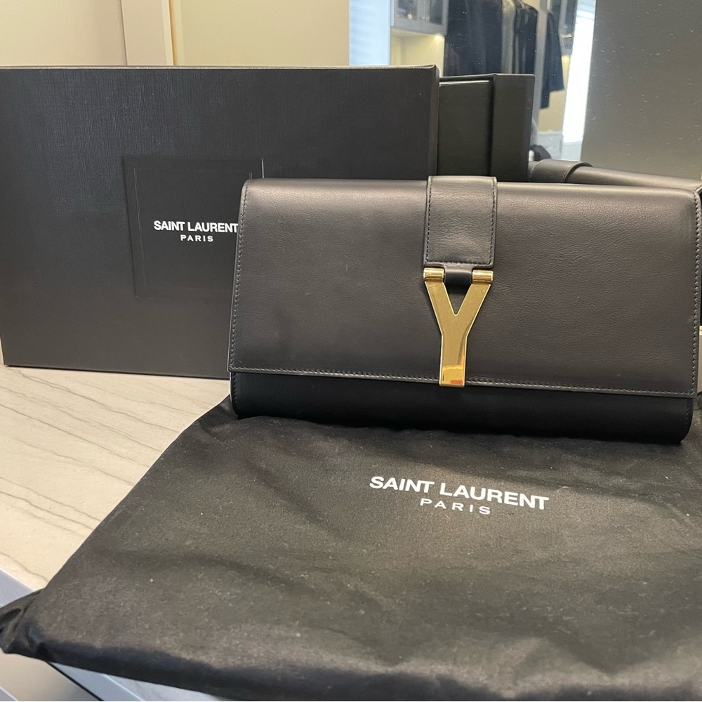 Yves Saint Laurent Classic Y Clutch